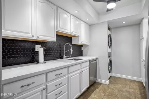 10444 N 69th St #201, Paradise Valley, AZ 85253