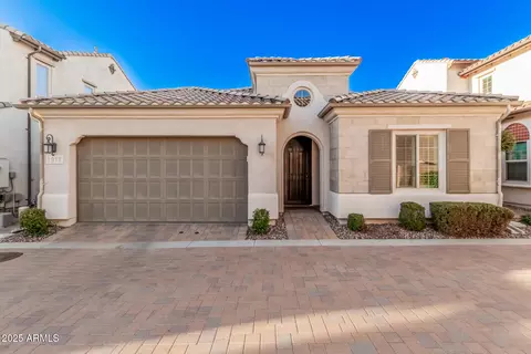 1918 W Yellowstone Way, Chandler, AZ 85248