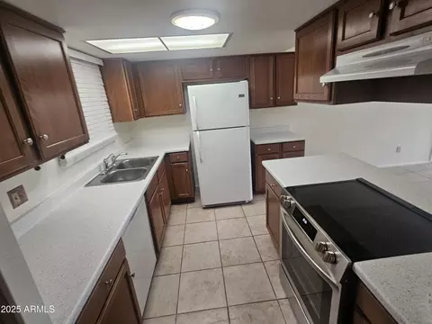 Kitchen - 3707 E Paradise Dr, Phoenix, AZ 85028 photo 1 of 3