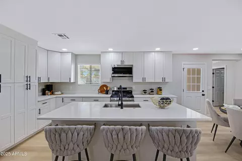 452 E 10th Pl, Mesa, AZ 85203