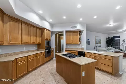 Kitchen - 8219 E Tesoro Cir, Mesa, AZ 85207 photo 3 of 4