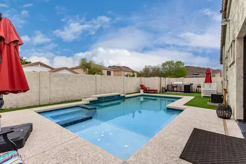6608 W Saguaro Park Ln, Glendale, AZ 85310