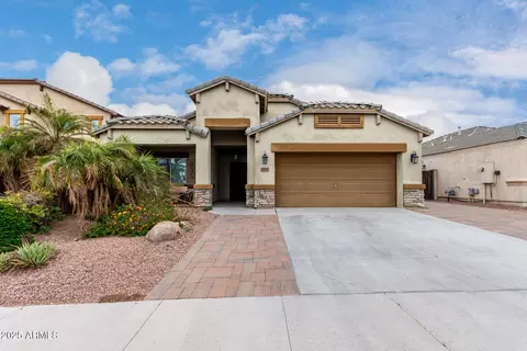 6608 W Saguaro Park Ln, Glendale, AZ 85310