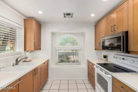 Kitchen - 3801 E Blue Flax Ave, Phoenix, AZ 85044 photo 2 of 3