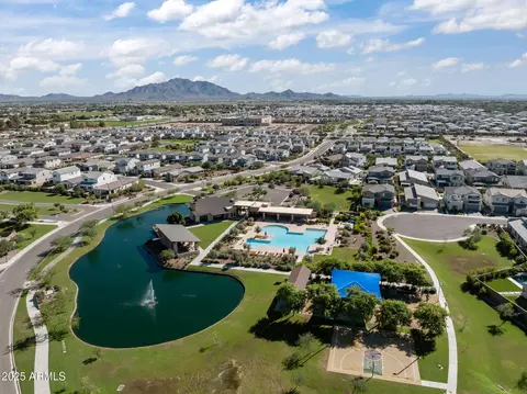View/Area - 1411 E Carob Dr, Gilbert, AZ 85298 photo 5 of 10