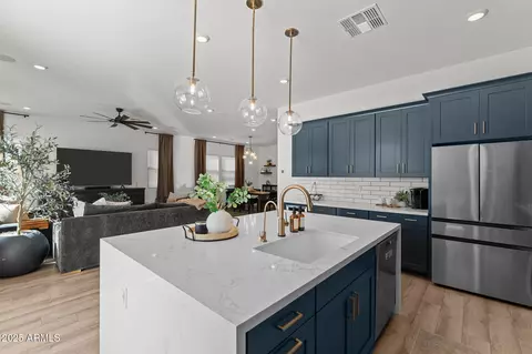 Kitchen - 1411 E Carob Dr, Gilbert, AZ 85298 photo 5 of 6