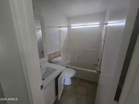 Bath - 1456 S Boulder St #B, Gilbert, AZ 85296 photo 1 of 1