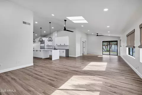 Living - 4621 E Carmen St, Phoenix, AZ 85044 photo 1 of 4