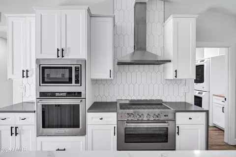 Kitchen - 4621 E Carmen St, Phoenix, AZ 85044 photo 7 of 8