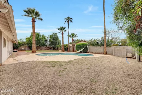 Exterior - 2802 E Cheryl Dr, Phoenix, AZ 85028 photo 6 of 7