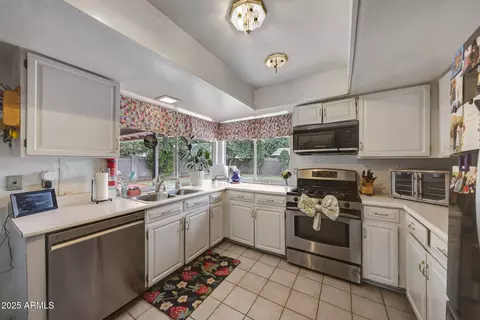 Kitchen - 2802 E Cheryl Dr, Phoenix, AZ 85028 photo 1 of 3