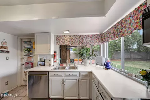 Kitchen - 2802 E Cheryl Dr, Phoenix, AZ 85028 photo 3 of 3