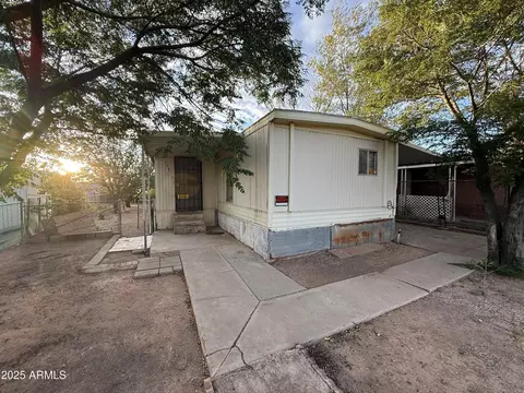 1810 Tomahawk Dr, Douglas, AZ 85607