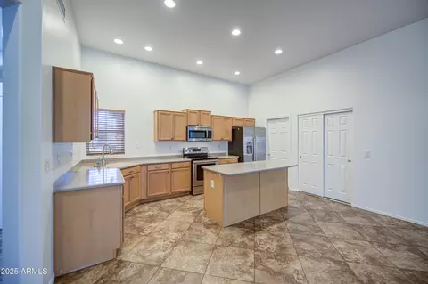 Kitchen - 3284 E Thornton Ave, Gilbert, AZ 85297 photo 6 of 8