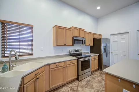 Kitchen - 3284 E Thornton Ave, Gilbert, AZ 85297 photo 7 of 8
