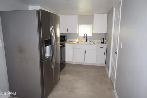 Kitchen - 807 E Cocopah St, Phoenix, AZ 85034 photo 2 of 2