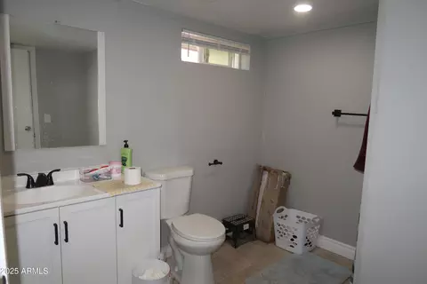 Bath - 807 E Cocopah St, Phoenix, AZ 85034 photo 2 of 3