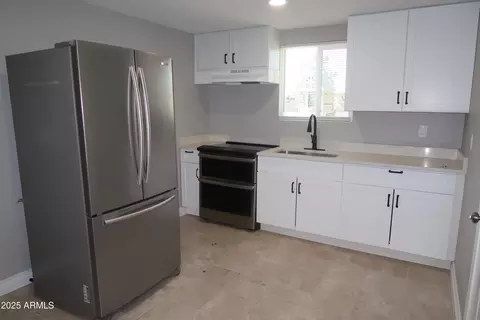 Kitchen - 807 E Cocopah St, Phoenix, AZ 85034 photo 1 of 2