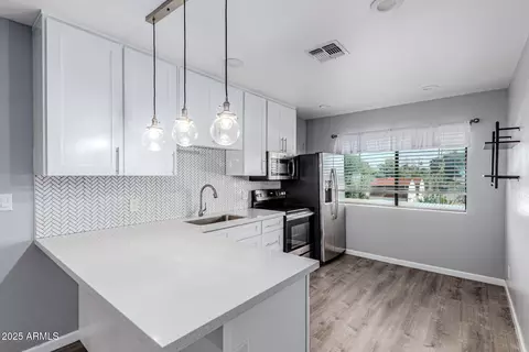 Kitchen - 749 E Montebello Ave #230, Phoenix, AZ 85014 photo 1 of 6