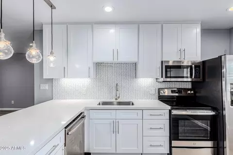 Kitchen - 749 E Montebello Ave #230, Phoenix, AZ 85014 photo 6 of 6