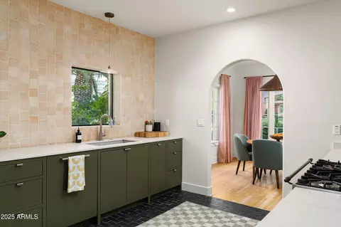Kitchen - 30 W Pasadena Ave, Phoenix, AZ 85013 photo 1 of 3