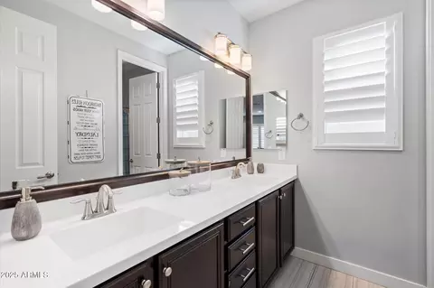 Bath - 4615 E Navigator Ln, Phoenix, AZ 85050 photo 6 of 6