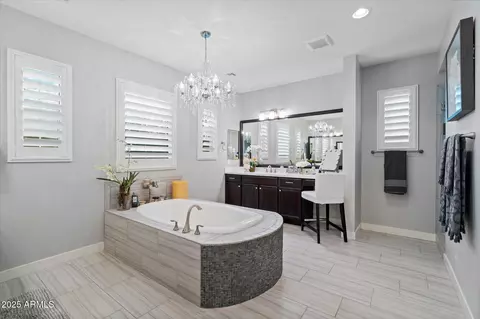 Bath - 4615 E Navigator Ln, Phoenix, AZ 85050 photo 2 of 6