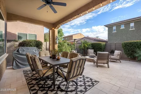 Exterior - 4615 E Navigator Ln, Phoenix, AZ 85050 photo 4 of 9