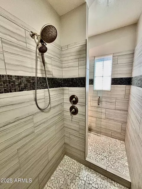Bath - 4615 E Navigator Ln, Phoenix, AZ 85050 photo 4 of 6