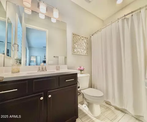 Bath - 4615 E Navigator Ln, Phoenix, AZ 85050 photo 5 of 6