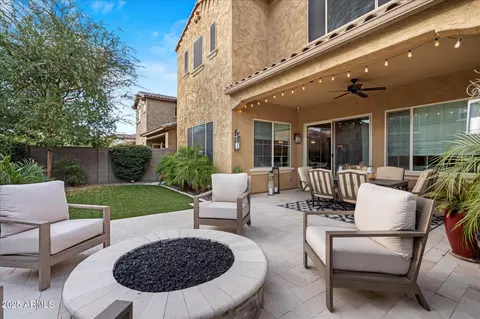 Exterior - 4615 E Navigator Ln, Phoenix, AZ 85050 photo 2 of 9