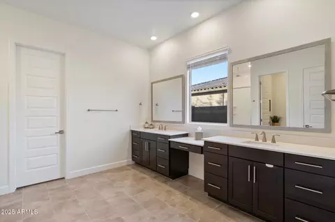Bath - 6311 S 25th Pl, Phoenix, AZ 85042 photo 1 of 3
