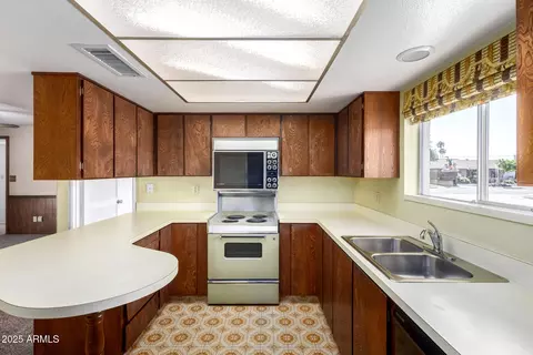 Kitchen - 2164 W Eugie Ave, Phoenix, AZ 85029 photo 1 of 2