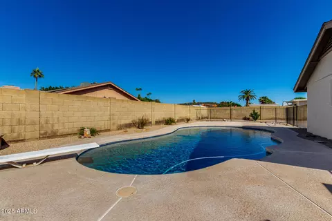 Exterior - 2164 W Eugie Ave, Phoenix, AZ 85029 photo 11 of 14