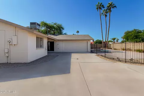 Exterior - 2164 W Eugie Ave, Phoenix, AZ 85029 photo 8 of 14