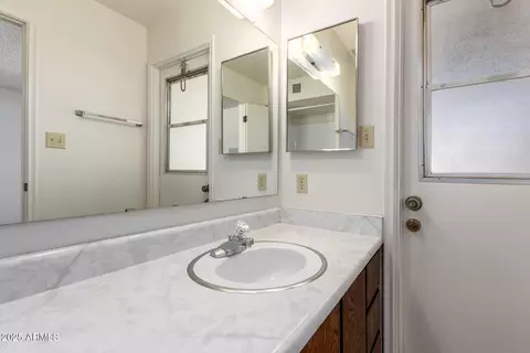 Bath - 2164 W Eugie Ave, Phoenix, AZ 85029 photo 1 of 3