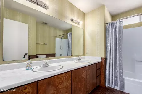 Bath - 2164 W Eugie Ave, Phoenix, AZ 85029 photo 3 of 3