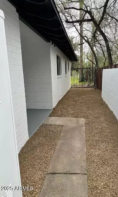 Exterior - 3330 N 18th St, Phoenix, AZ 85016 photo 1 of 9