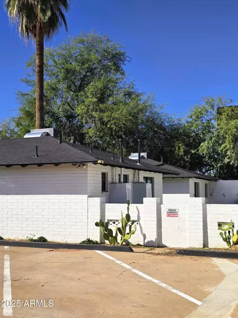 Exterior - 3330 N 18th St, Phoenix, AZ 85016 photo 4 of 9