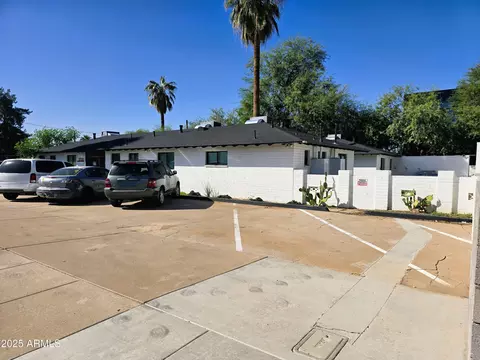 Exterior - 3330 N 18th St, Phoenix, AZ 85016 photo 6 of 9