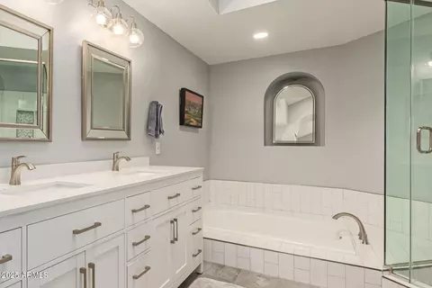 Bath - 3221 E Briarwood Ter, Phoenix, AZ 85048 photo 2 of 4