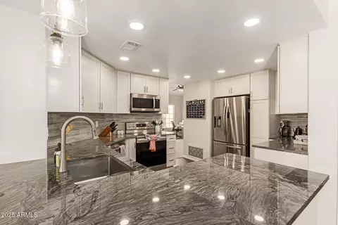 Kitchen - 3221 E Briarwood Ter, Phoenix, AZ 85048 photo 1 of 5