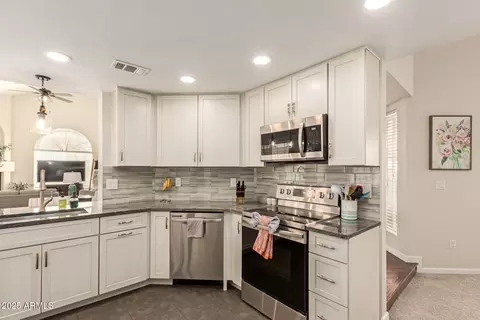 Kitchen - 3221 E Briarwood Ter, Phoenix, AZ 85048 photo 3 of 5