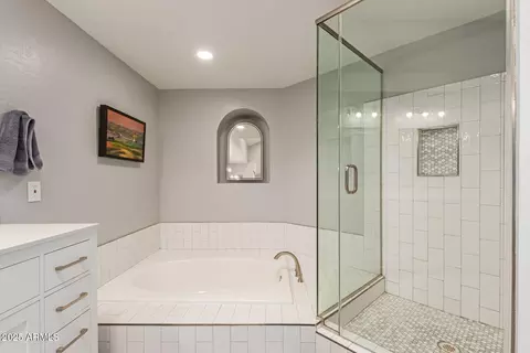 Bath - 3221 E Briarwood Ter, Phoenix, AZ 85048 photo 3 of 4