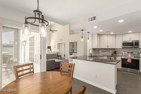 Kitchen - 3221 E Briarwood Ter, Phoenix, AZ 85048 photo 2 of 5