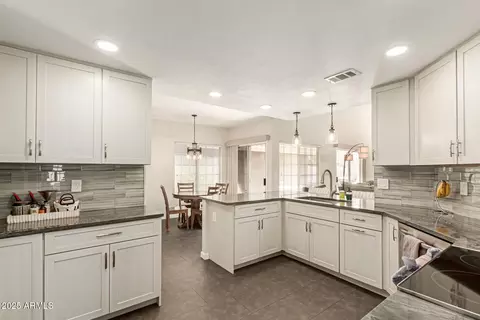 Kitchen - 3221 E Briarwood Ter, Phoenix, AZ 85048 photo 5 of 5
