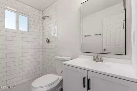 Bath - 46 E Ivy St, Mesa, AZ 85201 photo 2 of 2