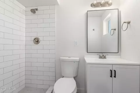 Bath - 46 E Ivy St, Mesa, AZ 85201 photo 1 of 2