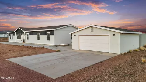 26243 N Vineyard Ln, Paulden, AZ 86334