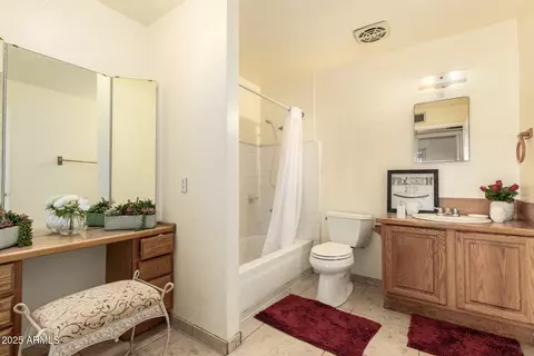 Bath - 6281 W Wolf St, Phoenix, AZ 85033 photo 2 of 2
